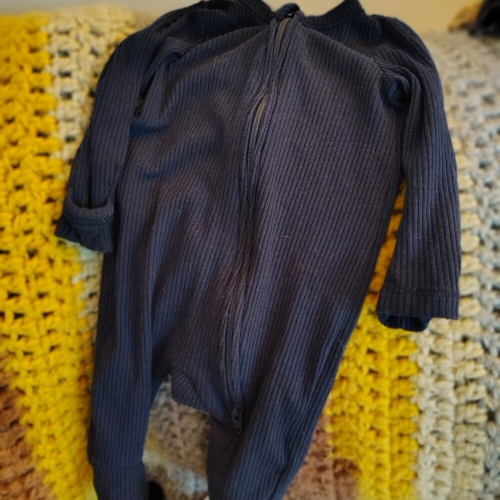 2 Old baby ribbed pajamas nb